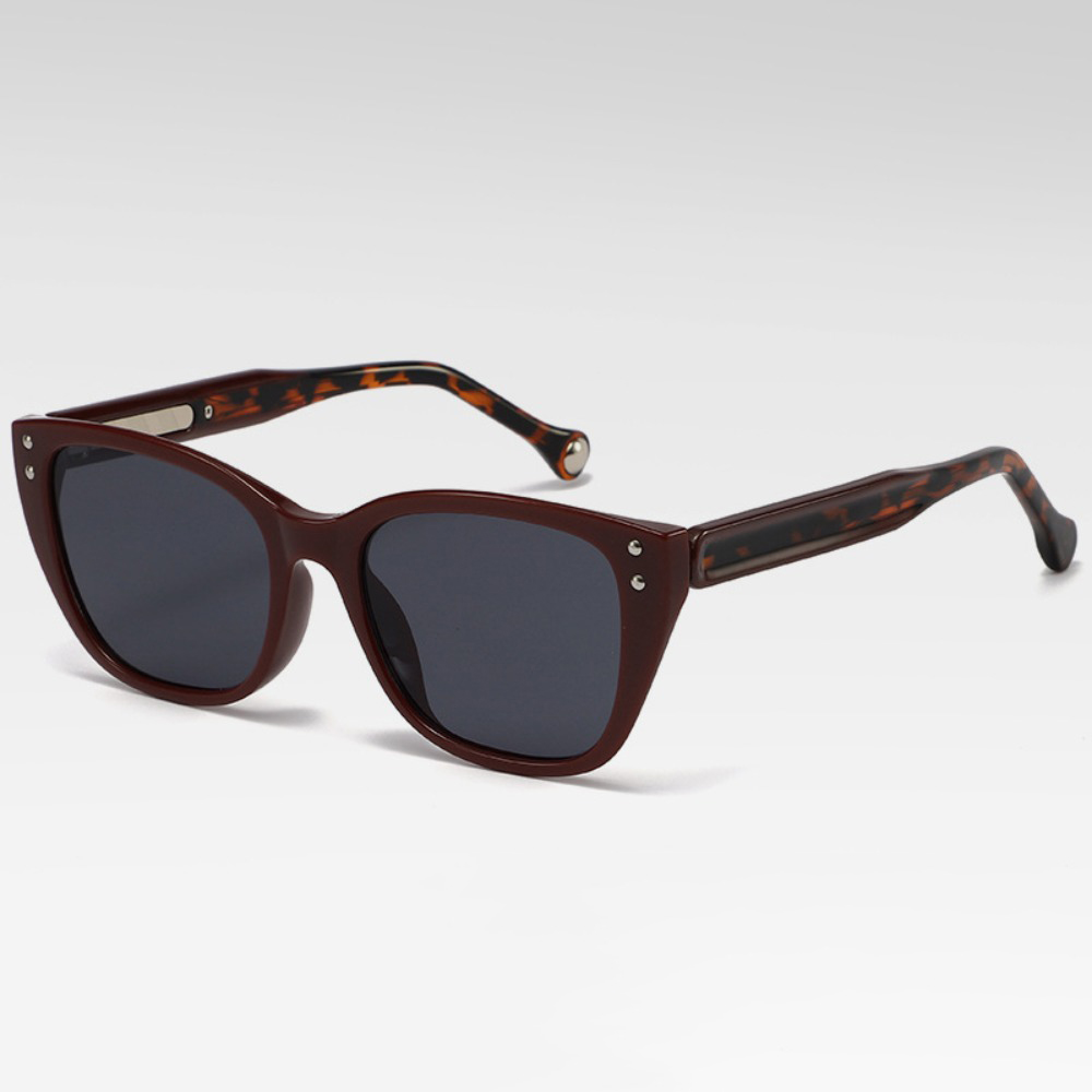 Street Fashion Photo - Lunettes de soleil carrées avec des