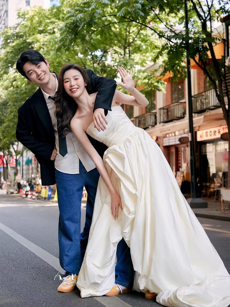 Street Fashion Couple - Tenue de studio créative et populaire