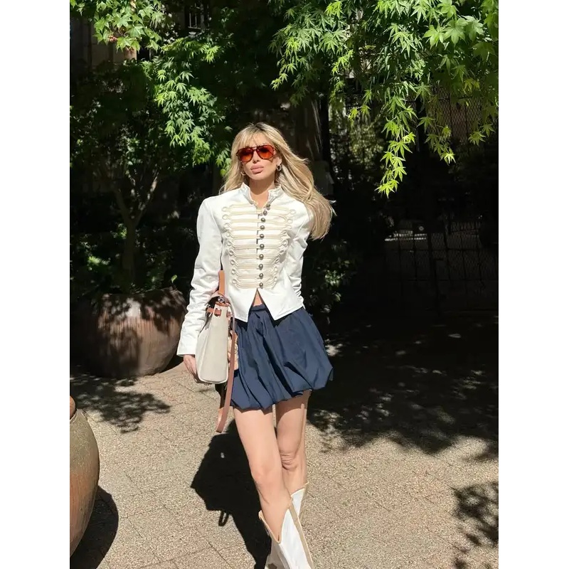 Veste blanche minimaliste à co - Street Fashion Events avis et prix